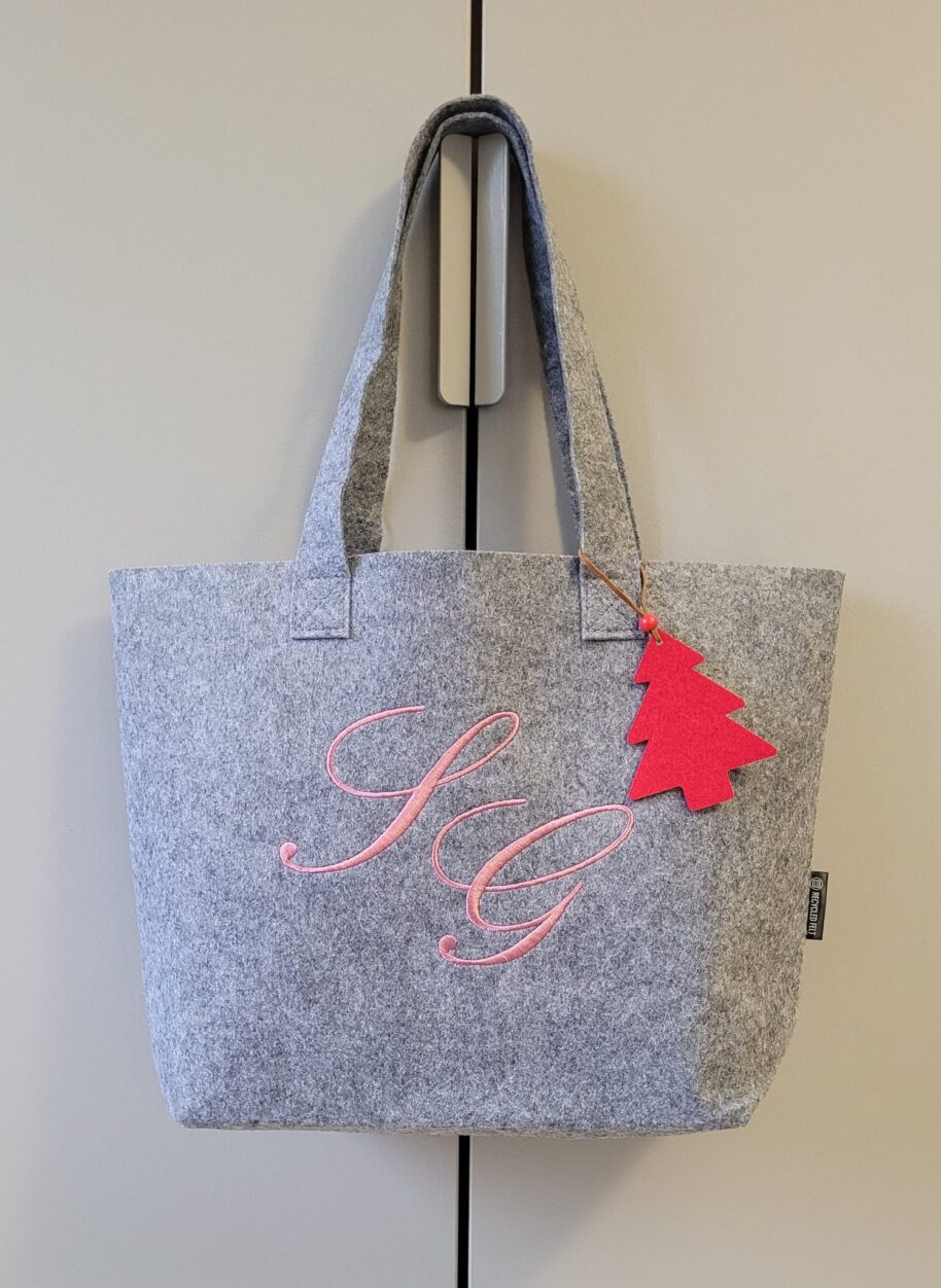 borsa in feltro ricamata (1)