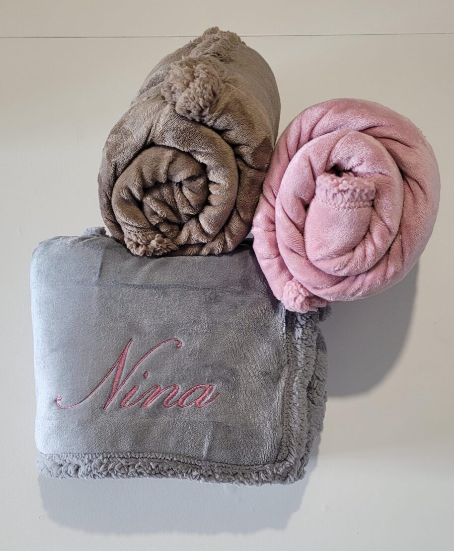 coperta in pile con ricamo (2)